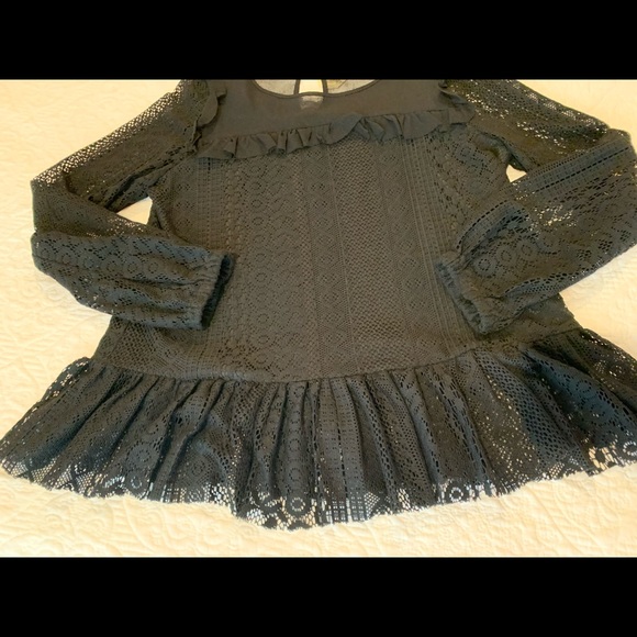 Beautiful Peplum Top - Picture 3 of 10